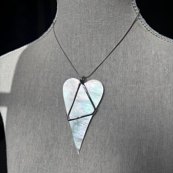 Modern Unique Mother-of-Pearl Heart Pendant Necklace and 925 Silver Chain - Picture 1 of 6